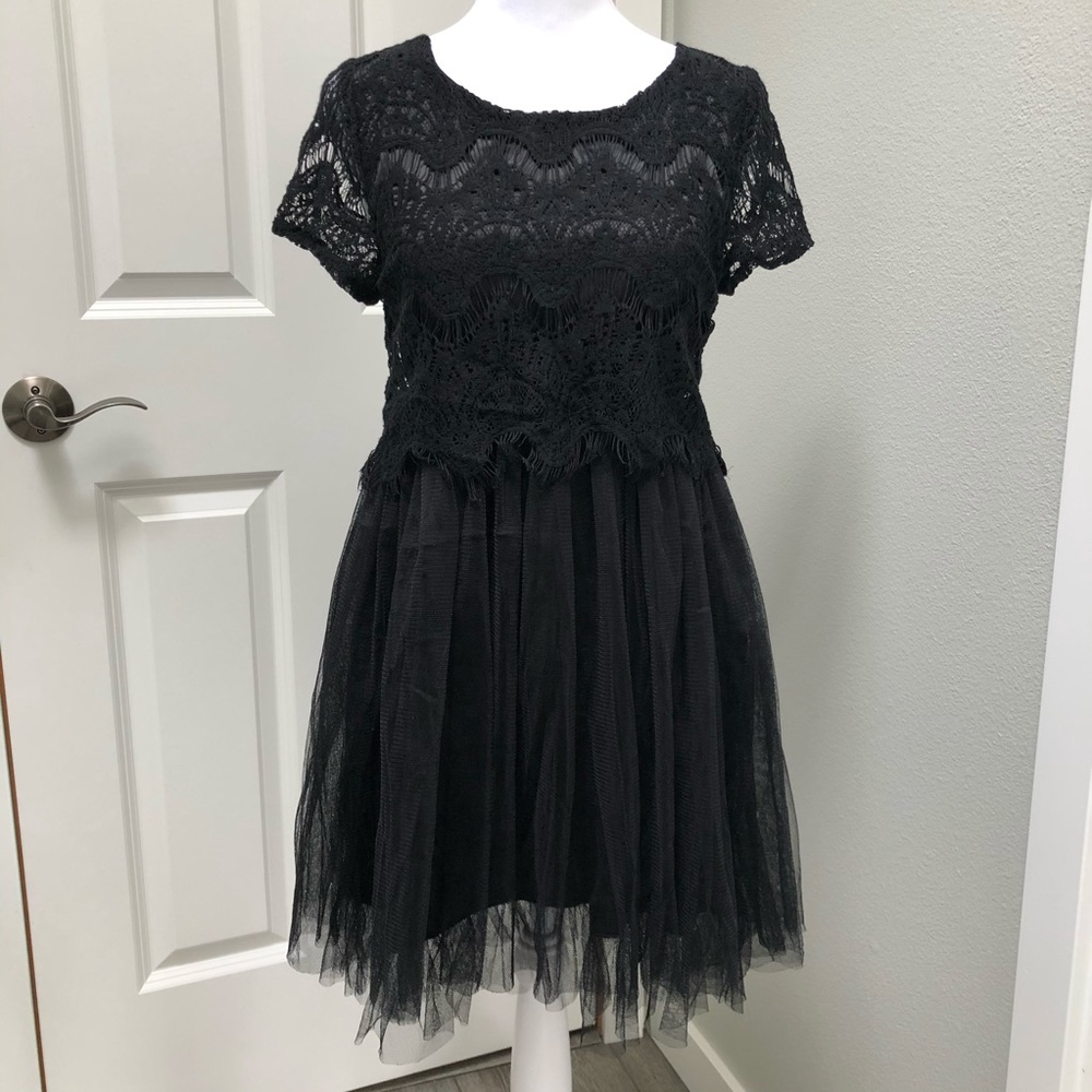 SANS SOUCI SHORT SLEEVE KNEE LENGTH DRESS LACE BLACK NWT